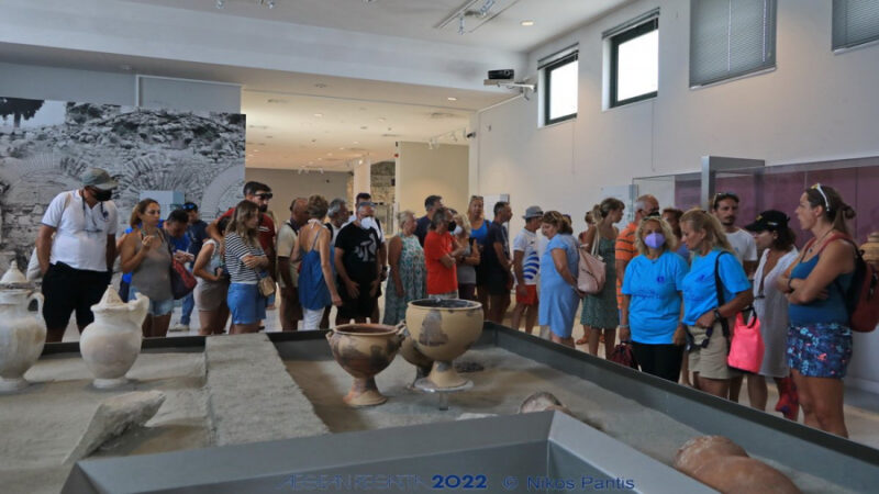 ksenagisi-gia-tous-istioploous-sto-arxaiologiko-mouseio-pythagoreiou